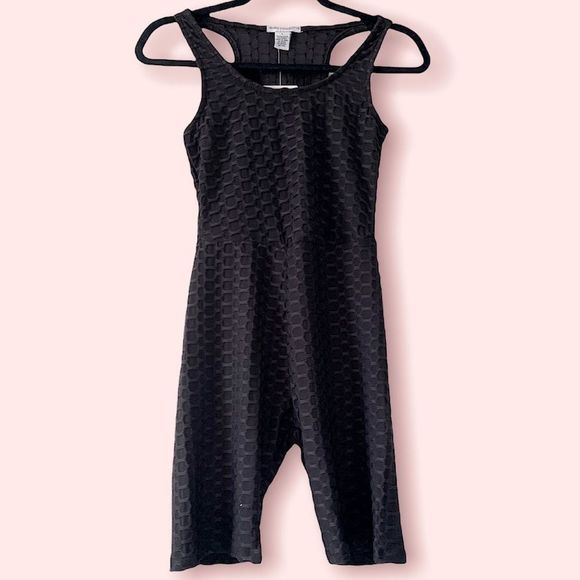 ❤️‍🔥 Black Fitted Ribbed RacerBack Shorts Romper/Bodysuit❤️‍🔥 - Picture 1 of 5